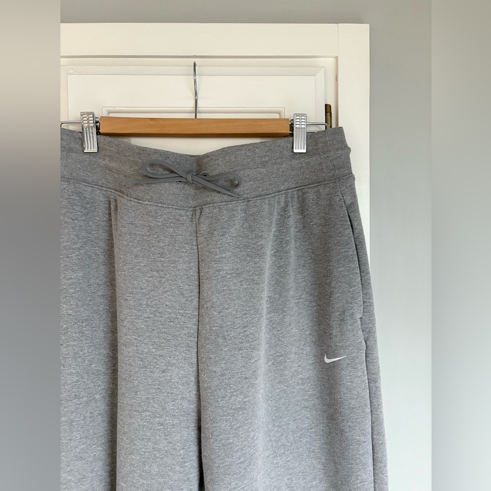 Nike || Grey Joggers - Picture 3 of 7